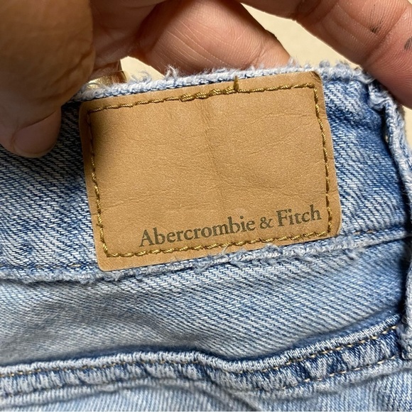 Abercrombie & Fitch Shorts Women’s Size 2 Distressed Cut off Boyfriend Shorts - Picture 5 of 9